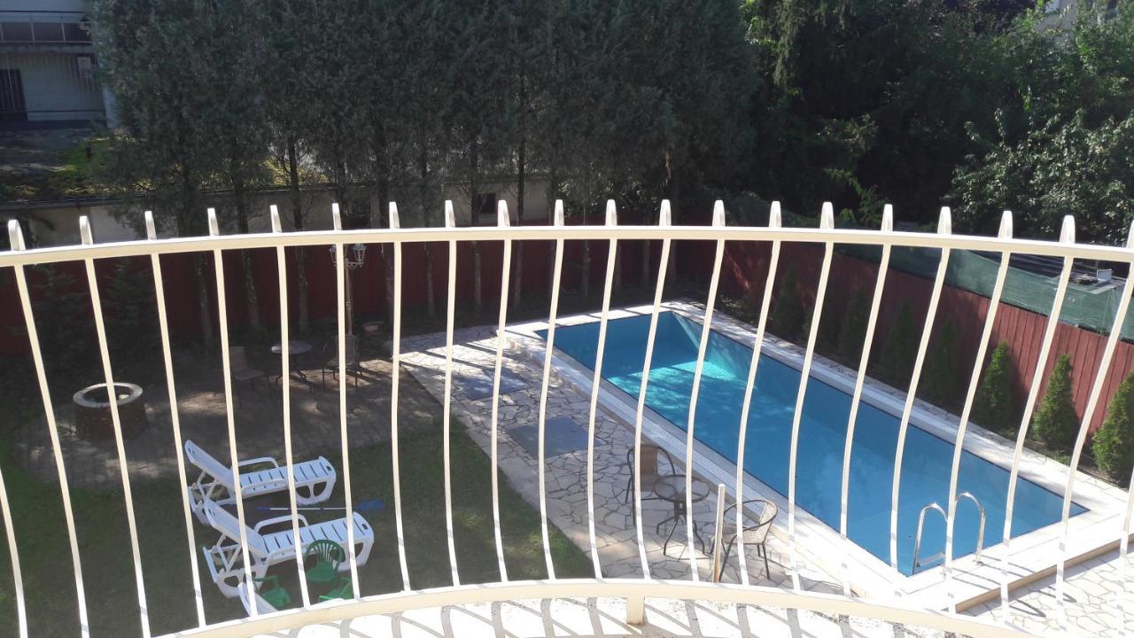 Pero Panzio Bed & Breakfast Debrecen Exterior photo